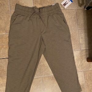 Mondetta Olive Capris